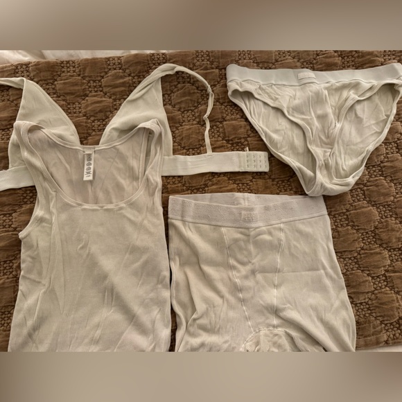 SKIMS Other - SKIMS White Intimates Set